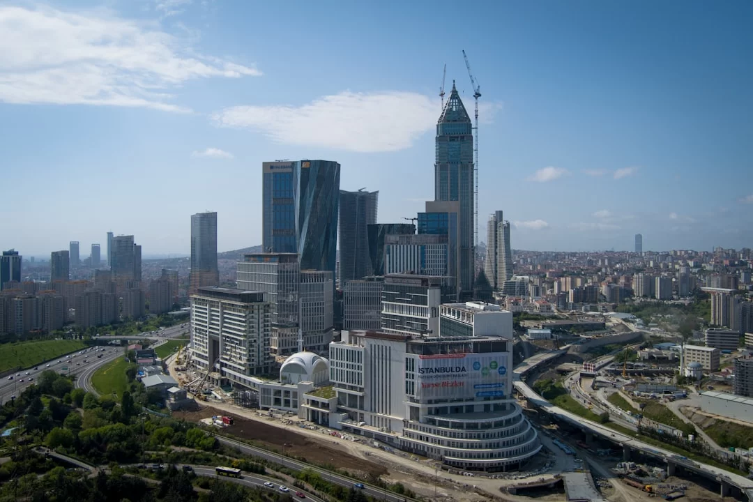 Ataşehir kentsel dönüşüm kapsamında yenilenen modern binalar